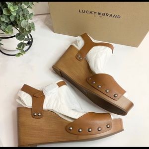 Lucky Brand Women Zashti Wedge Sandal, Latte 7.5